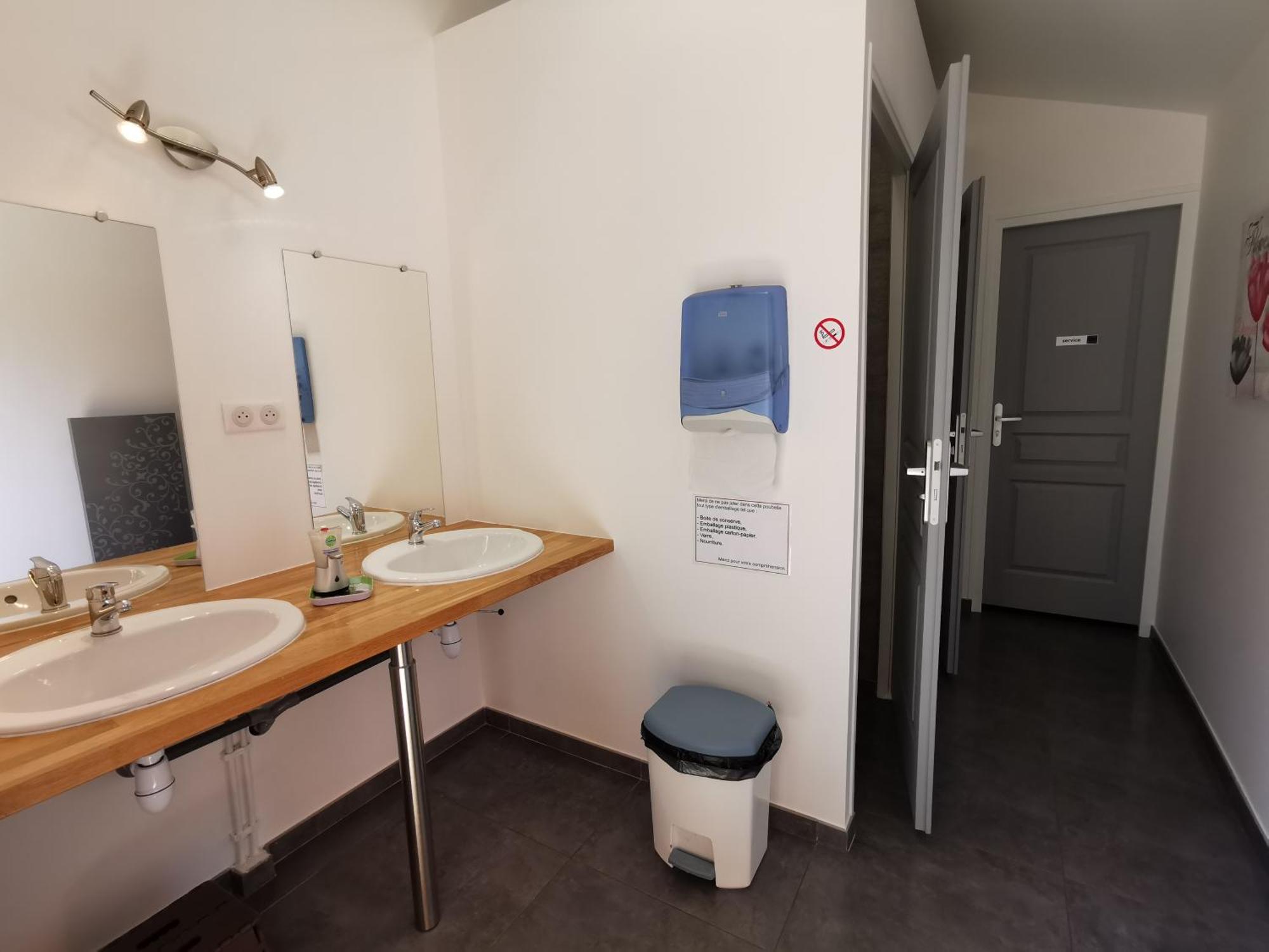 Campsite Les De Fontfroide Saint-Antoine (Isere)